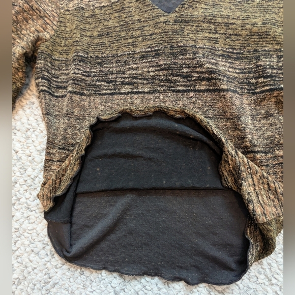 NWT Jules & Leopold Women's (Size M) V-Neck Top With Scalloped Hem and Sleeves - Picture 8 of 15